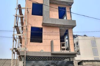 Vente immeuble inacheve en plein Matonge.